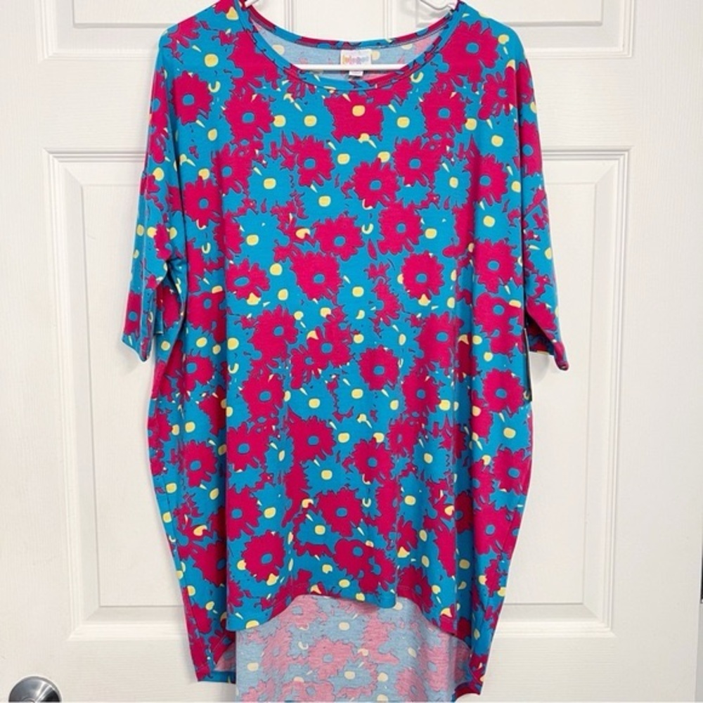 🖤❤️ 3/$15 Floral Print Blue and Pink Top C